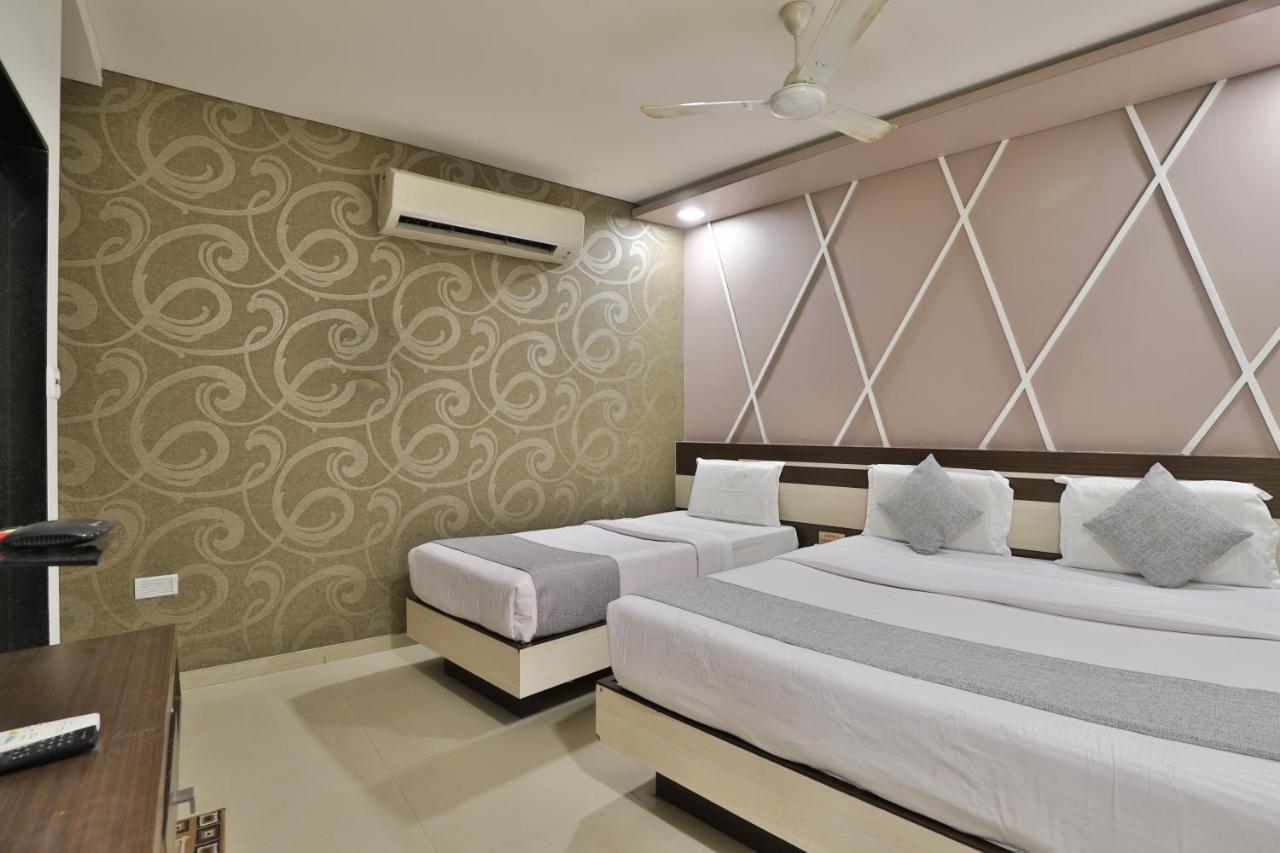 Hotel Planet Vadodara Exterior foto