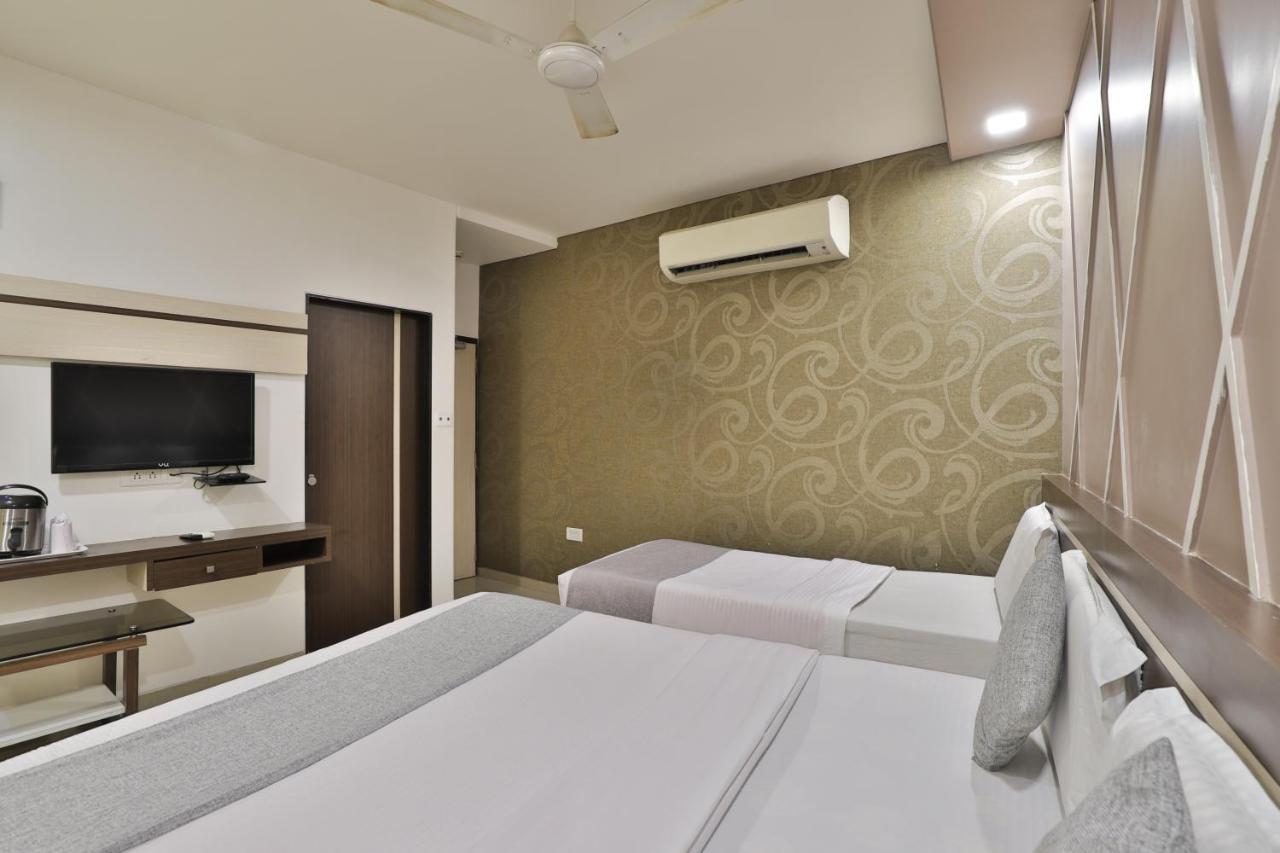 Hotel Planet Vadodara Exterior foto