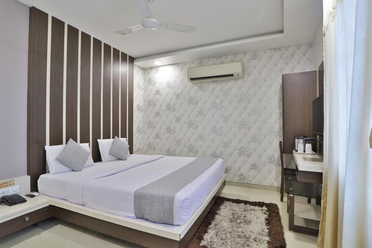 Hotel Planet Vadodara Exterior foto